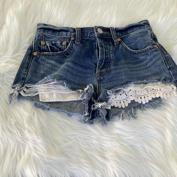 We The Free Pants - We the Free - Denim button-fly cut-off Avery shorts - size 24